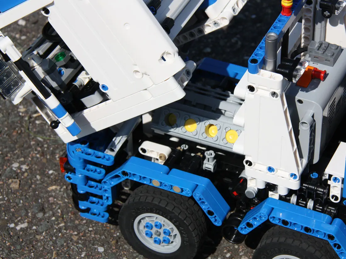 12901 MOC 12901 Silo Truck by Designer Han with 2811 pieces