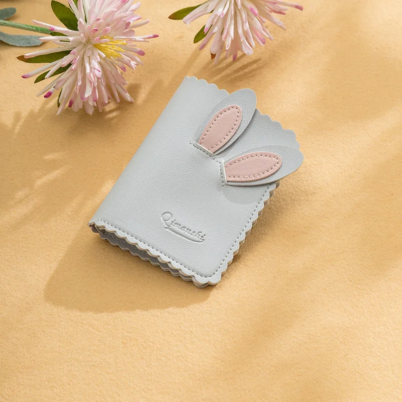 Женский короткий кошелек из искусственной кожи с отделением для карт
Женский короткий кошелек из искусственной кожи с отделением для карт