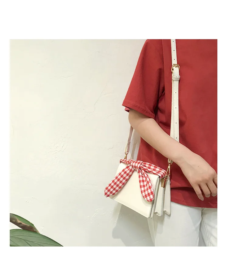 Cross-border bag women 2019 new summer small fresh fashion small square bag high sense of foreign style shoulder Messenger bag 
Cross-border bag women 2019 new summer small fresh fashion small square bag high sense of foreign style shoulder Messenger bag