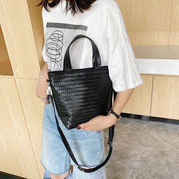 Women Small Shoulder Bag 2020 New Handmade Woven Handbag PU Leather Female Knit Bucket Messenger Crossbody Bag Travel Bags
Women Small Shoulder Bag 2020 New Handmade Woven Handbag PU Leather Female Knit Bucket Messenger Crossbody Bag Travel Bags