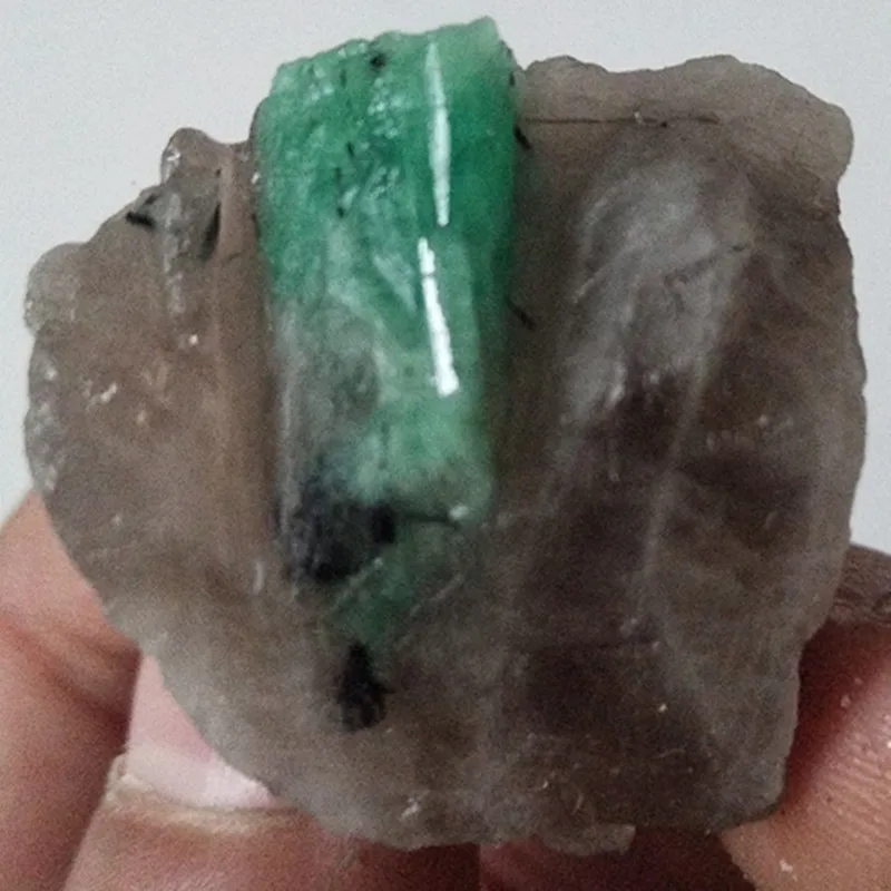 rare Natural stone emerald crystals raw mineral specimens home decoration gem collection of scientific research and teaching
rare Natural stone emerald crystals raw mineral specimens home decoration gem collection of scientific research and teaching