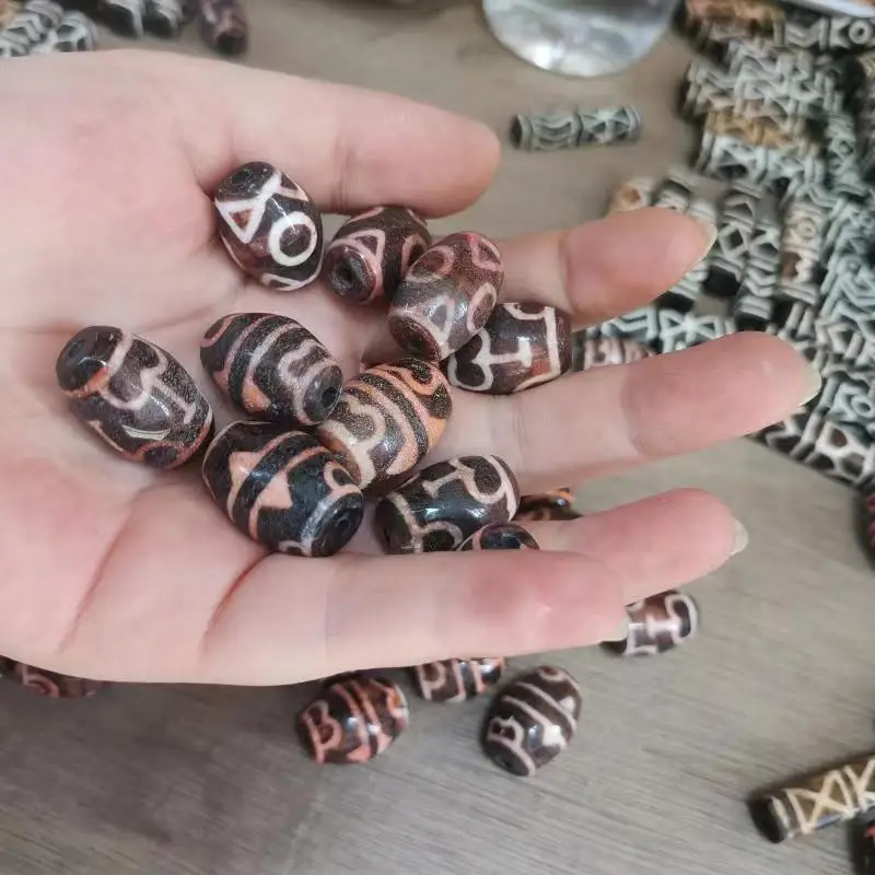 1pcs/lot rare red old Pumtek wood fossil ground beads round Square tube beads King Kong Totem Artifact Natural pedras naturais
1pcs/lot rare red old Pumtek wood fossil ground beads round Square tube beads King Kong Totem Artifact Natural pedras naturais