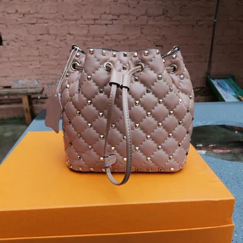 Women Fashion Luxury Handbag Genuine Leather Shoulder Bag Chain Rivet Crossbody Bag Designer Brand Purses Lady Bucket bag 2020
Women Fashion Luxury Handbag Genuine Leather Shoulder Bag Chain Rivet Crossbody Bag Designer Brand Purses Lady Bucket bag 2020