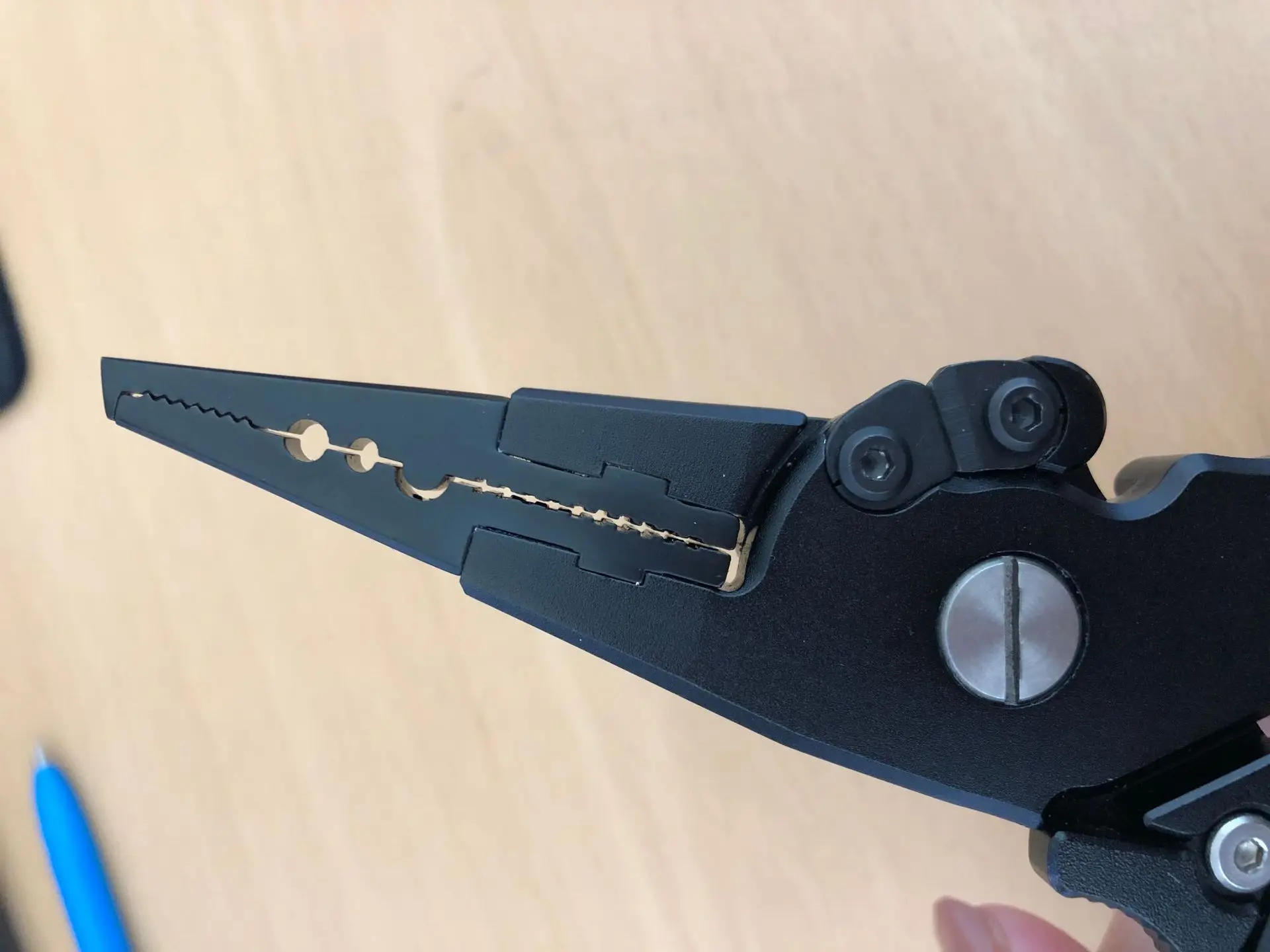 Ilure Multi-functional Self-Locking Forceps Pick Hook Fishing Clamp diao yu jian Aluminium Alloy Material
Ilure Multi-functional Self-Locking Forceps Pick Hook Fishing Clamp diao yu jian Aluminium Alloy Material