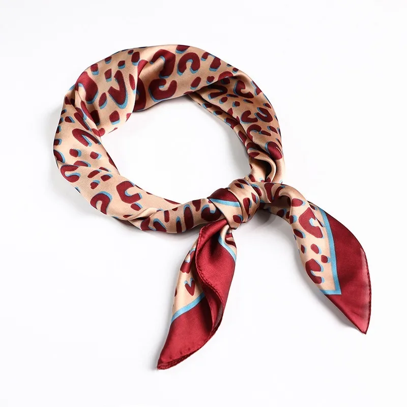 2020 spring and autumn new leopard print silk scarf small square scarf for ladies all-match fashion art Korean scarf scarf
2020 spring and autumn new leopard print silk scarf small square scarf for ladies all-match fashion art Korean scarf scarf