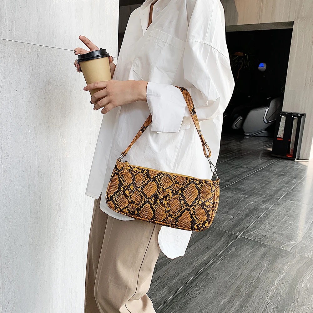 Retro Serpentine Women Messenger Handbags Casual Solid Shoulder Bags for Women PU Leather Handbags Small Shoulder Bags Bolsas 
Retro Serpentine Women Messenger Handbags Casual Solid Shoulder Bags for Women PU Leather Handbags Small Shoulder Bags Bolsas