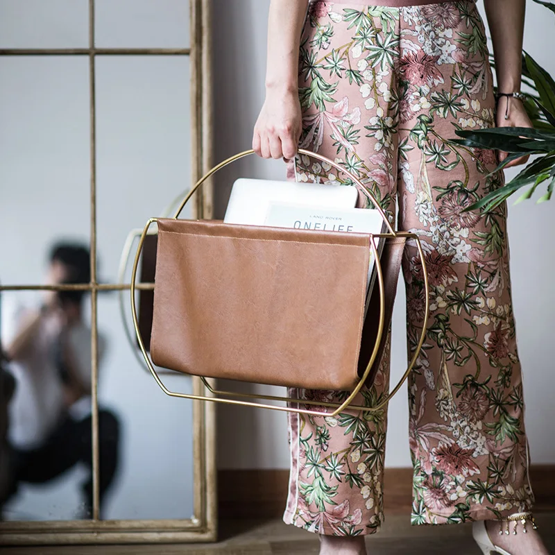 Nordic Modern Metal Leather Magazine Rack Home Sofa Corner Desktop Storage Creative Handle Bookshelf
Nordic Modern Metal Leather Magazine Rack Home Sofa Corner Desktop Storage Creative Handle Bookshelf