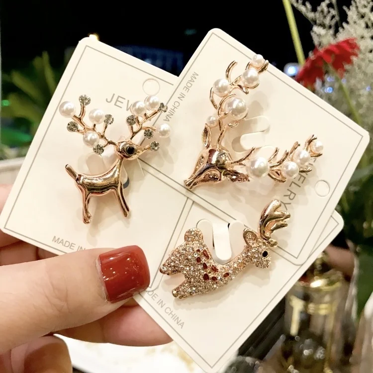 Trendy Christmas Brooch High Quality Rhinestone Oil Dripping Alloy Badge Accessories Personality Cartoon Santa Series Brooches
Trendy Christmas Brooch High Quality Rhinestone Oil Dripping Alloy Badge Accessories Personality Cartoon Santa Series Brooches