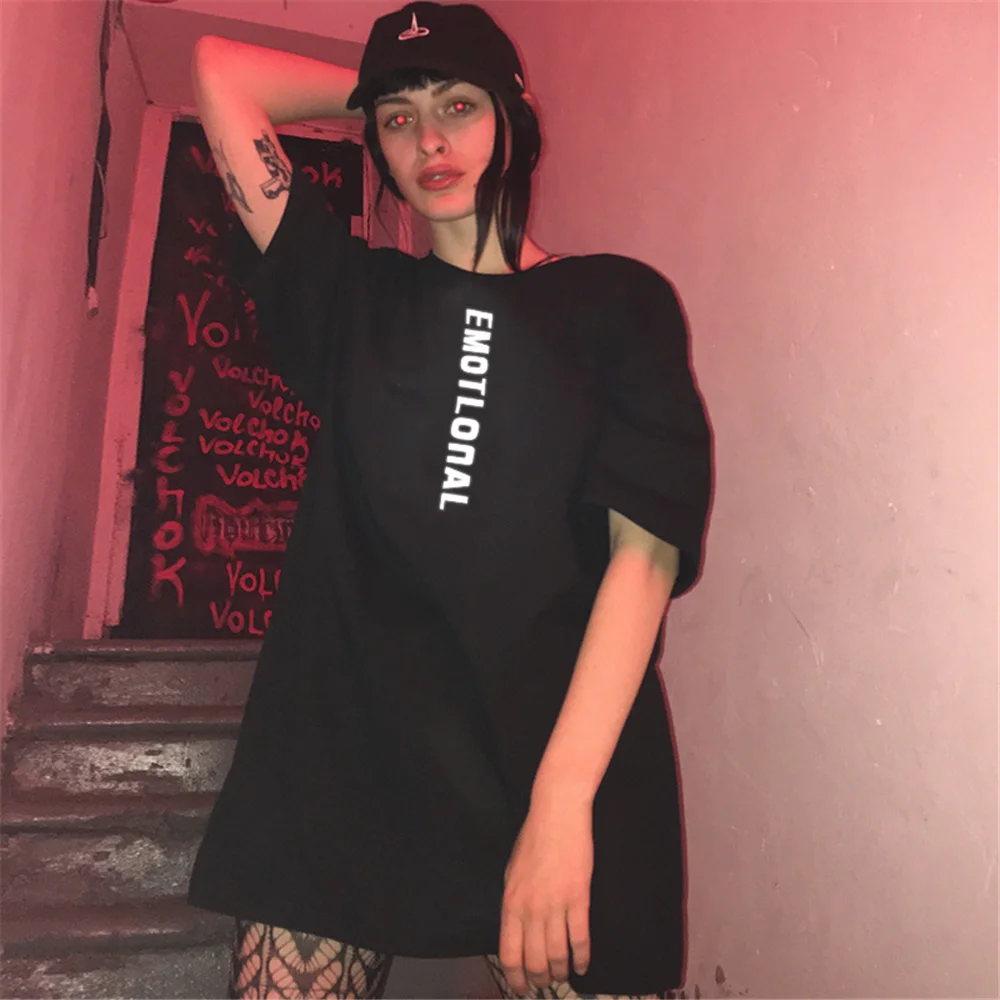 Three Ratels Women Summer Short Sleeve Black Mid-Length Loose T-Shirt Reflective Letter Printed Hip-Hop Tees Gothic Streetwear
Three Ratels Women Summer Short Sleeve Black Mid-Length Loose T-Shirt Reflective Letter Printed Hip-Hop Tees Gothic Streetwear