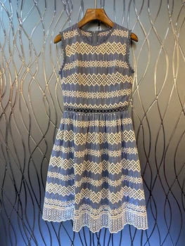 2020 Spring and Summer New Women's round Neck Back Zip Embroidery Color Striped Sleeveless Dress 404
2020 Spring and Summer New Women's round Neck Back Zip Embroidery Color Striped Sleeveless Dress 404