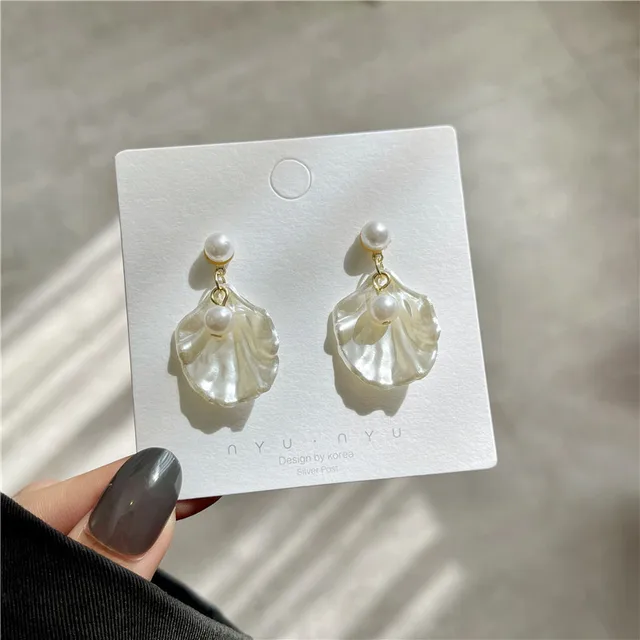 Boucles d'oreilles pendantes en perles de coquillage blanc carillon pour femmes, boucles d'oreilles rondes coréennes, bijoux brillants, déclaration d'été, cadeaux de mode, nouveau, 2021 2