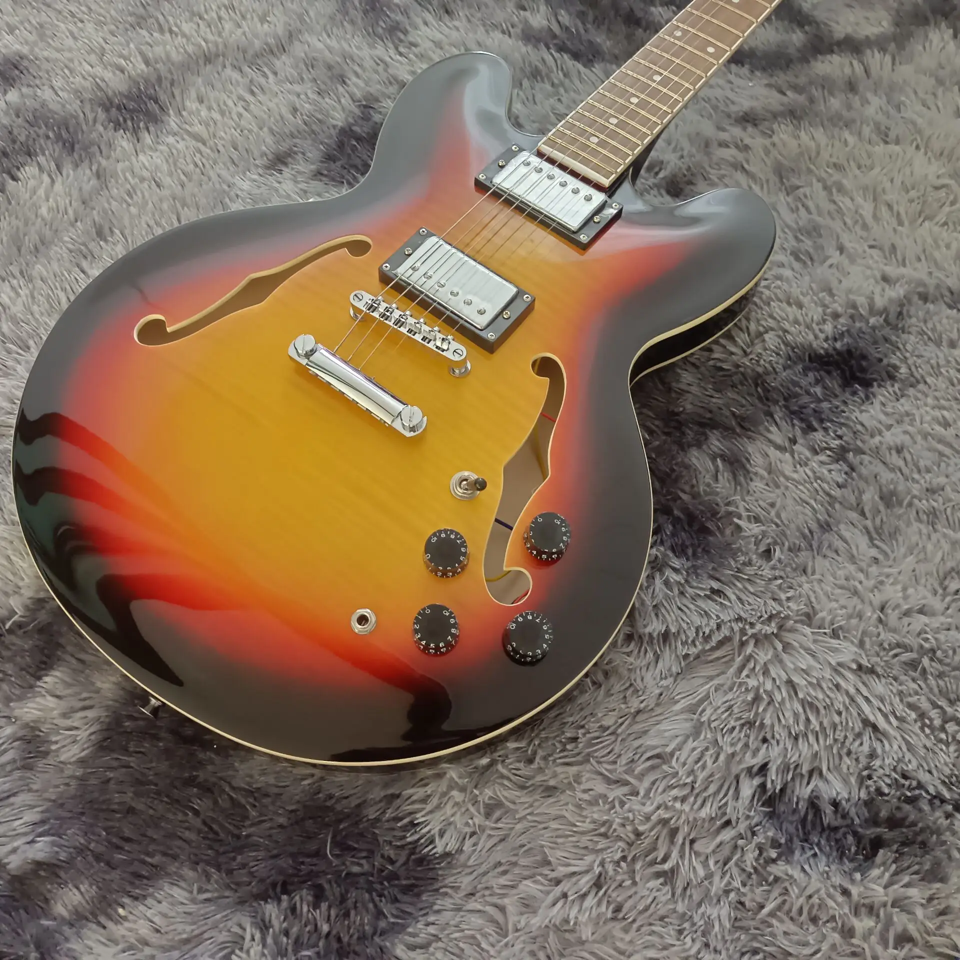 2021!High Quality F Hole Semi Hollow Body 335 Electric Guitar Flamed Maple Veneer Tobacco Burst Color In stock Fast Shipping
2021!High Quality F Hole Semi Hollow Body 335 Electric Guitar Flamed Maple Veneer Tobacco Burst Color In stock Fast Shipping