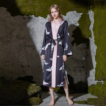 Robes 2020 Floral Kimono Robe Fashion Bathrobe Sexy Sleepwear Peignoir Wedding Robes Soft Bridesmaid Robes H59
Robes 2020 Floral Kimono Robe Fashion Bathrobe Sexy Sleepwear Peignoir Wedding Robes Soft Bridesmaid Robes H59
