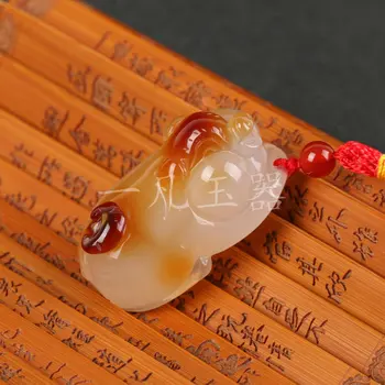 Natural agate handle a play, qiao color carvings rich pigs chalcedony sweater chain jade pendant with men and women
Natural agate handle a play, qiao color carvings rich pigs chalcedony sweater chain jade pendant with men and women