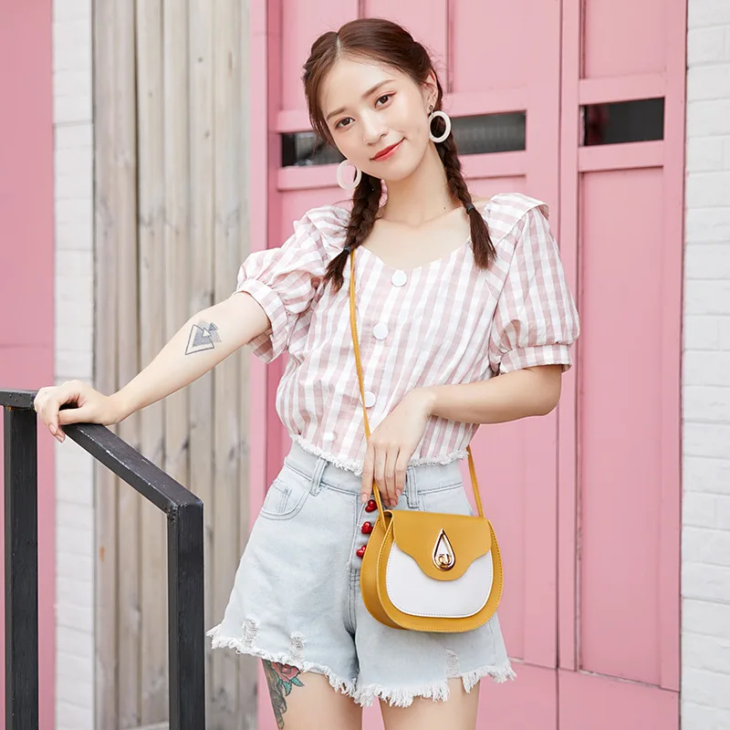LISM Ladies bag contrast color shoulder bag shell bag shoulder small square bag new water drop lock mobile phone bag purse
LISM Ladies bag contrast color shoulder bag shell bag shoulder small square bag new water drop lock mobile phone bag purse