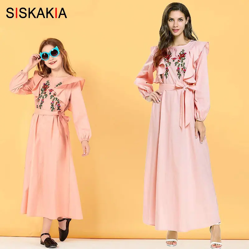 Siskakia Mother Daughter Family Matching Dresses Long Pink Sweet Ruffles Patchwork Embroidery Muslim Casual Maxi Dress Plus Size
Siskakia Mother Daughter Family Matching Dresses Long Pink Sweet Ruffles Patchwork Embroidery Muslim Casual Maxi Dress Plus Size