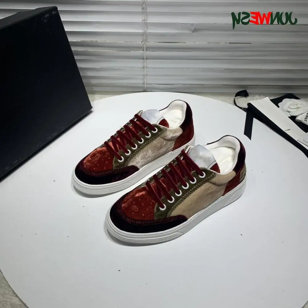 2020 new classic designer autumn and winter velvet color matching lace-up flat sneakers
2020 new classic designer autumn and winter velvet color matching lace-up flat sneakers