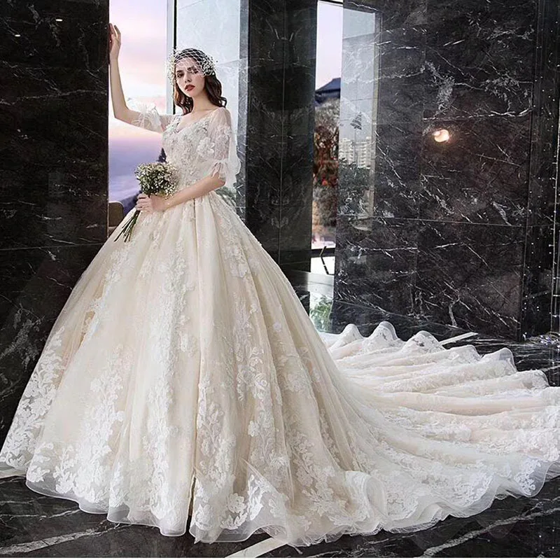 Vintage Princess Ball Gown Bridal Wedding Dresses Lace Backless with 3/4 Sleeves Wedding Gowns for Bride V Neckline Appliqued
Vintage Princess Ball Gown Bridal Wedding Dresses Lace Backless with 3/4 Sleeves Wedding Gowns for Bride V Neckline Appliqued