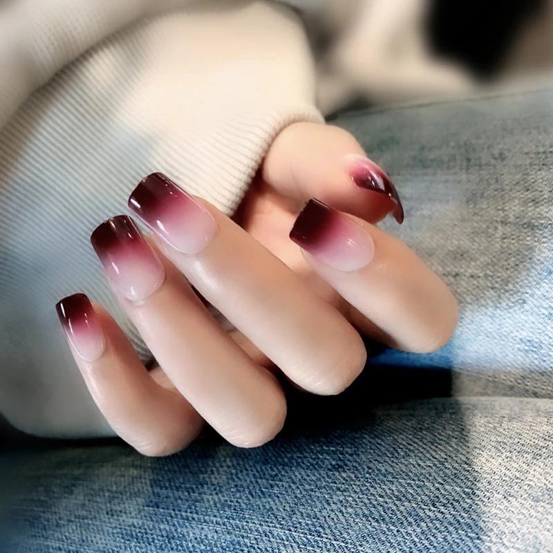 Fashion 24pcs Red Wine Gradient Color Long False Nails Popular Fake Nails For Ladies And Girls With Glue Stickers
Fashion 24pcs Red Wine Gradient Color Long False Nails Popular Fake Nails For Ladies And Girls With Glue Stickers