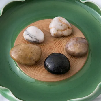 2019 new flower pot DIY raw material decoration round river stone natural ore decoration craft ore 100g
2019 new flower pot DIY raw material decoration round river stone natural ore decoration craft ore 100g