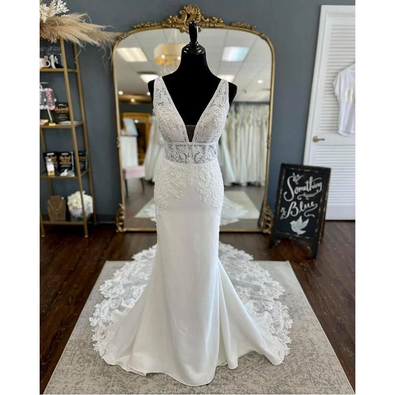 

Ivory Lace Satin Sleeveless V-Neck Floor-Length Mermaid/Trumpet Wedding Gowns Chapel Train Custom Made Bridal Dresses