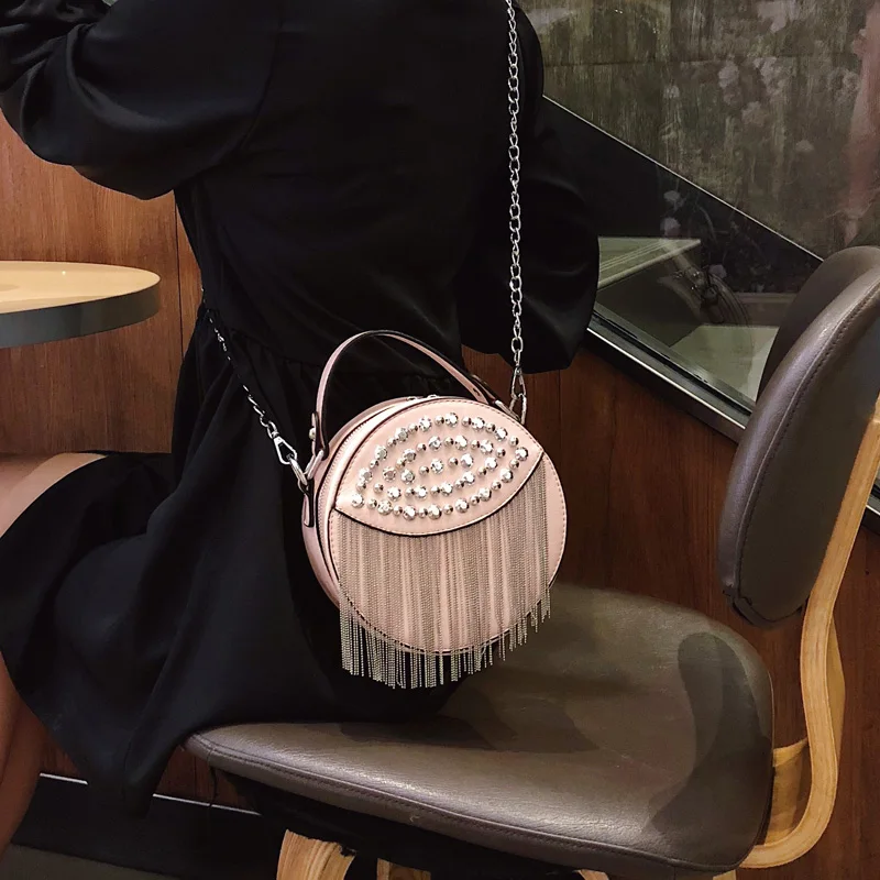 Net Red Ocean Handbag Summer Mini Bag 2020 New Diamond-set Tassel Small Round Shoulder Messenger Female Crossbody Bags for Women
Net Red Ocean Handbag Summer Mini Bag 2020 New Diamond-set Tassel Small Round Shoulder Messenger Female Crossbody Bags for Women
