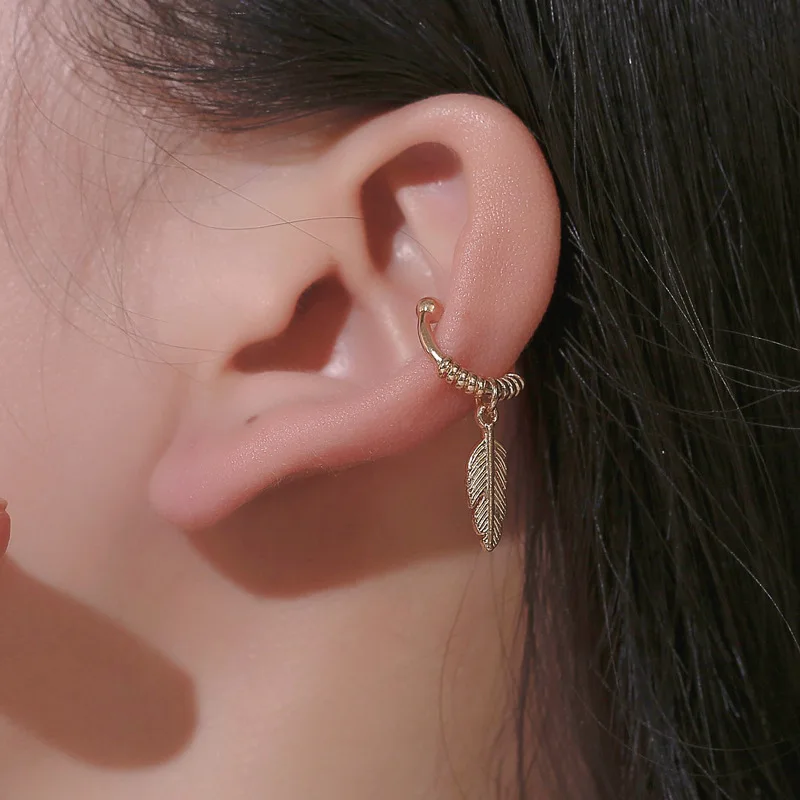 1Pcs Punk Ear Cuff with Gold/Silver Color Leave Shaped Clip Earrings no Piercing for Women 2019
1Pcs Punk Ear Cuff with Gold/Silver Color Leave Shaped Clip Earrings no Piercing for Women 2019