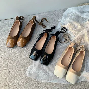Women Shoes Korean Casual Early Spring Flat 2020 New Square Splicing Design Cross Tie Flat Sole Low Top Shoes
Women Shoes Korean Casual Early Spring Flat 2020 New Square Splicing Design Cross Tie Flat Sole Low Top Shoes