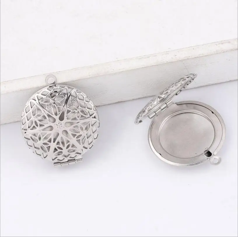 5pcs/Lot Stainless Steel Round Photo Frame Locket Charms Hollow Flower DIY Vintage Frame Lockets Pendants Accessories 27*32mm
5pcs/Lot Stainless Steel Round Photo Frame Locket Charms Hollow Flower DIY Vintage Frame Lockets Pendants Accessories 27*32mm