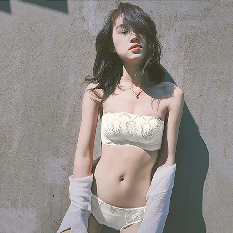 Sexy Bra Set Women Lace Strapless Full Cup One-piece Lingerie Set Comfortable Hollow Out Solid Color Bra Set 
Sexy Bra Set Women Lace Strapless Full Cup One-piece Lingerie Set Comfortable Hollow Out Solid Color Bra Set