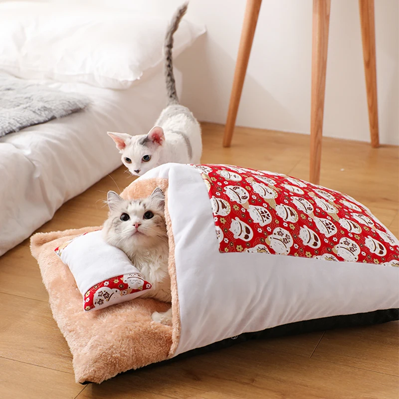 Japanese Cat Bed Warm Cat Sleeping Bag Deep Sleep Cave Winter Removable Mat Pet House Bed for Cats Dogs Nest Cushion with Pillow
Japanese Cat Bed Warm Cat Sleeping Bag Deep Sleep Cave Winter Removable Mat Pet House Bed for Cats Dogs Nest Cushion with Pillow