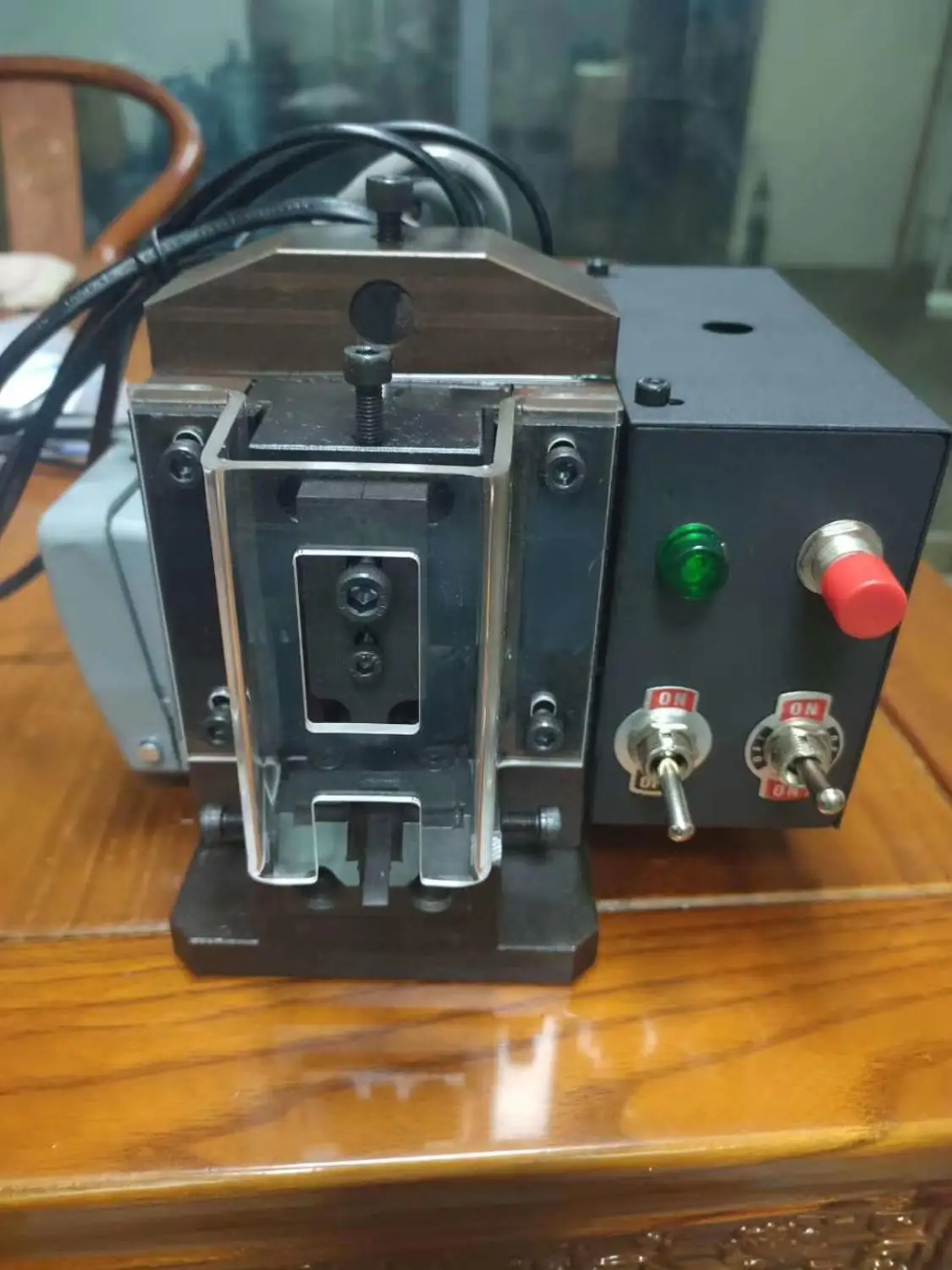 Automatic crystal head crimping machine, network cable connector terminal machine, commercial network cable connector production
Automatic crystal head crimping machine, network cable connector terminal machine, commercial network cable connector production