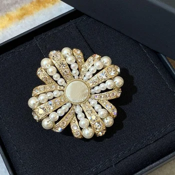Hot Brand Fashion Jewelry Vintage Camellia Flower Style Snowflake Brooch Sweater Brooche Flower Pearl Fashon Camellia Brooches 
Hot Brand Fashion Jewelry Vintage Camellia Flower Style Snowflake Brooch Sweater Brooche Flower Pearl Fashon Camellia Brooches