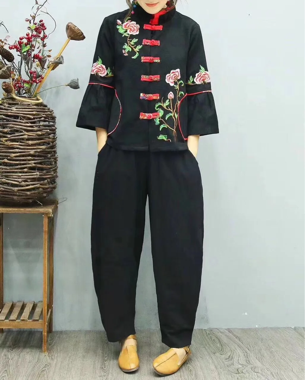 2018 Female Autumn Ethnic-Style Large Size Frog Embroidery Stand Collar Convention Versatile Bell Sleeve Coat
2018 Female Autumn Ethnic-Style Large Size Frog Embroidery Stand Collar Convention Versatile Bell Sleeve Coat