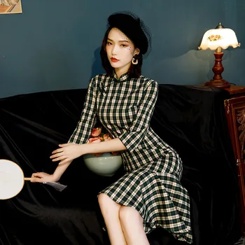 2020 New Spring Plaid Cheongsam Dress Women Sexy Slim Cotton Qipao vestidos Art Student Girl Traditional Chinese clothing
2020 New Spring Plaid Cheongsam Dress Women Sexy Slim Cotton Qipao vestidos Art Student Girl Traditional Chinese clothing