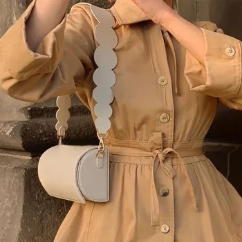 NEW Fashion PU Leather Crossbody Bags For Women 2020 Round Shoulder Messenger Bag Female Luxury Handbags Totes Female 
NEW Fashion PU Leather Crossbody Bags For Women 2020 Round Shoulder Messenger Bag Female Luxury Handbags Totes Female