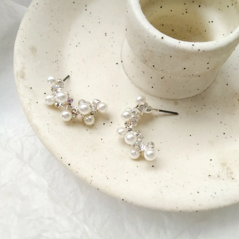 Korean Fashion Temperament Irregular Imitation Pearl Stud Earrings Simple Personality Women Girl Rhinestones Jewelry Accessories
Korean Fashion Temperament Irregular Imitation Pearl Stud Earrings Simple Personality Women Girl Rhinestones Jewelry Accessories