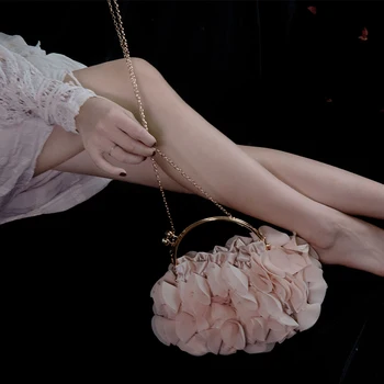 Women Fashion Lace Pleated Handbag High-end Satin Cloth Shell Clutch Purse Elegant Lady Crossbody Shoulder Bag Metal Top Handle
Women Fashion Lace Pleated Handbag High-end Satin Cloth Shell Clutch Purse Elegant Lady Crossbody Shoulder Bag Metal Top Handle