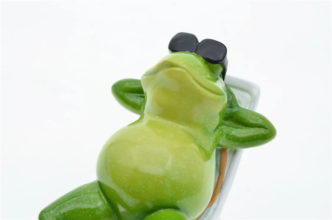 MYBLUE 2Pcs/Set Kawaii Garden Animal Resin Lovers Frog Enjoy Life On Vacation Figurine Nordic Home Room Decoration Accessories