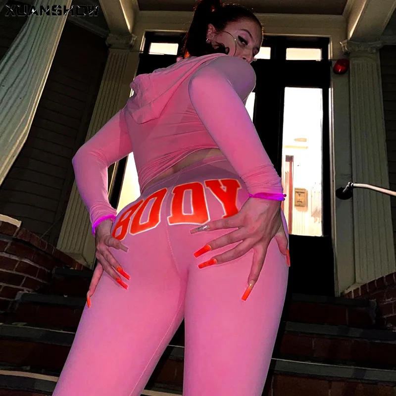 Комплект женский из двух предметов, хлопковый, облегающий, с коротким топом и длинными штанами, с надписями, 2021
Комплект женский из двух предметов, хлопковый, облегающий, с коротким топом и длинными штанами, с надписями, 2021