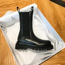 In 2021 the new Chelsea short and tall boots in the thick bottom British wind show thin Martin boots
In 2021 the new Chelsea short and tall boots in the thick bottom British wind show thin Martin boots