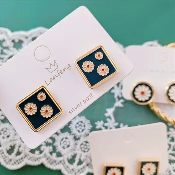 Retro Small Daisy Flower Enamel Geometric Simple Metal Stud Earring for Women Girls Jewelry Party Gifts
Retro Small Daisy Flower Enamel Geometric Simple Metal Stud Earring for Women Girls Jewelry Party Gifts