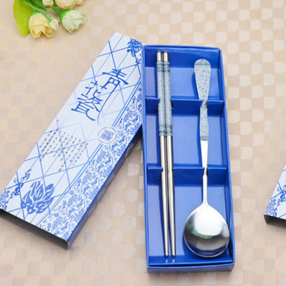 2Pcs Portable Dinnerware Set Spoon Chopsticks Chinese Blue and White Porcelain Stainless Steel Cutlery Set Travel Equipment
2Pcs Portable Dinnerware Set Spoon Chopsticks Chinese Blue and White Porcelain Stainless Steel Cutlery Set Travel Equipment