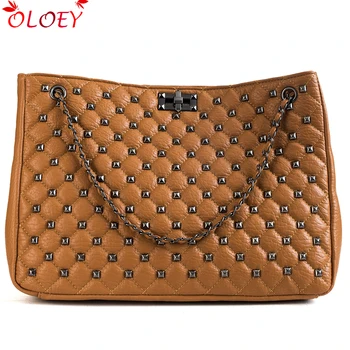 Bags for women 2019 autumn new fashion tide Korean version of the rivet large capacity shoulder bag chain wild Messenger bag 
Bags for women 2019 autumn new fashion tide Korean version of the rivet large capacity shoulder bag chain wild Messenger bag