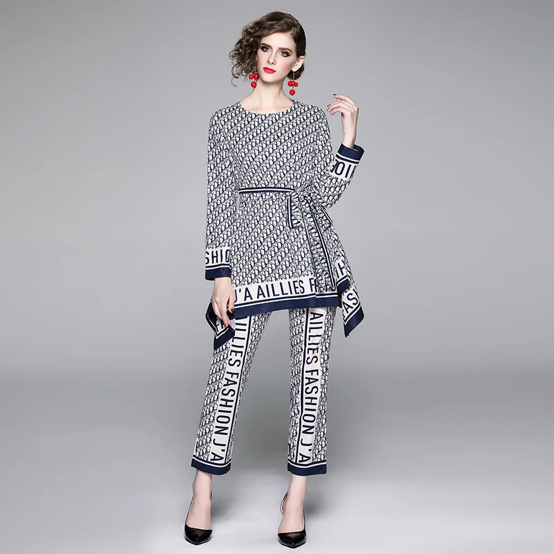 2019 summer new female blue suit letter printing tie waist irregular t-shirt top + straight nine points trousers
2019 summer new female blue suit letter printing tie waist irregular t-shirt top + straight nine points trousers