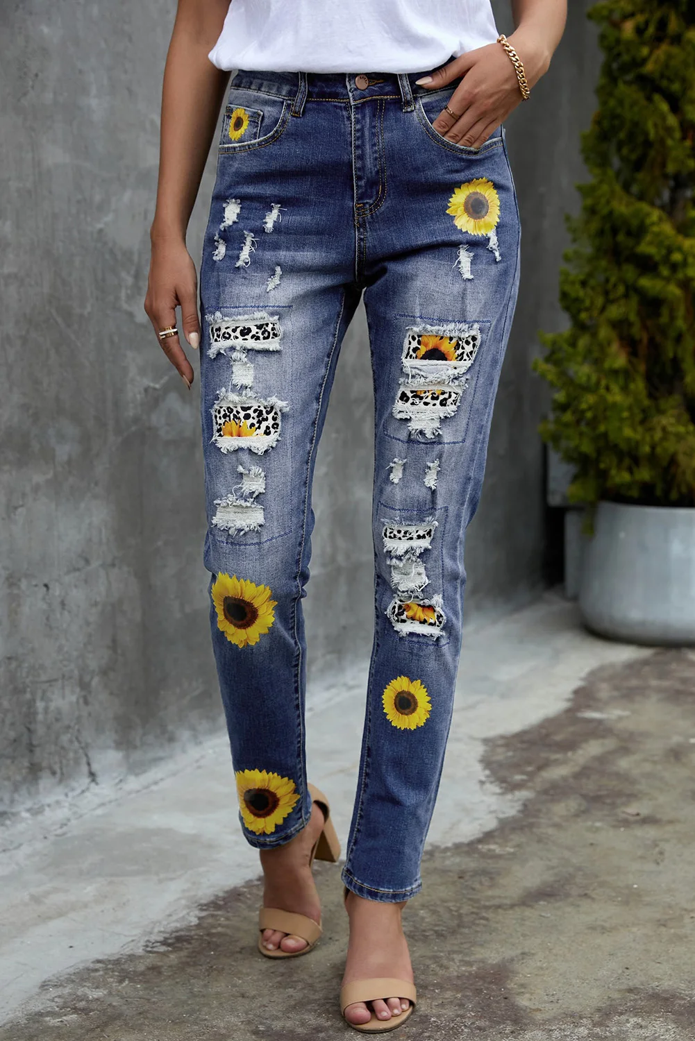 High Quality Leopard Patchwork Sunflower Print Distressed Straight Leg High Waist Jeans For Women
High Quality Leopard Patchwork Sunflower Print Distressed Straight Leg High Waist Jeans For Women