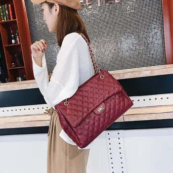 Classic Diamond Pattern Women Plaid Messenger Bag Big Square Female Shoulder Bags Rhombus Lattice Large Size Luxury Lady Handbag
Classic Diamond Pattern Women Plaid Messenger Bag Big Square Female Shoulder Bags Rhombus Lattice Large Size Luxury Lady Handbag