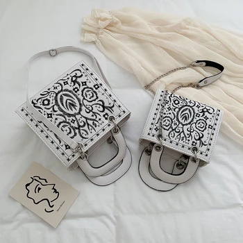 2020 Louis Brand Women's Handbag Embroidery Pattern High Quality PU Large Capacity Women's Shoulder Bag Shopping Messenger Bag
2020 Louis Brand Women's Handbag Embroidery Pattern High Quality PU Large Capacity Women's Shoulder Bag Shopping Messenger Bag
