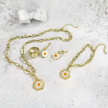 Coloful Daisy Flower Hawaiian Earrings Flower Floral Pendant Necklace Earrings Bracelet for Women Fashion Jewelry Set
Coloful Daisy Flower Hawaiian Earrings Flower Floral Pendant Necklace Earrings Bracelet for Women Fashion Jewelry Set