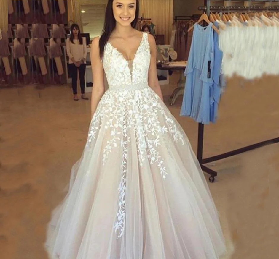 Light Champagne V Neck Floor Length Applique Open Back Wedding Dresses Sleeveless A Line Backless Bridal Dress Vestido De Noiva
Light Champagne V Neck Floor Length Applique Open Back Wedding Dresses Sleeveless A Line Backless Bridal Dress Vestido De Noiva